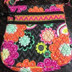 NWOT Vera Bradley triple zip hipster Ziggy Zinnia